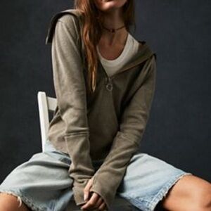 WE THE FREE Fast Lane ½ Zip in Army Green